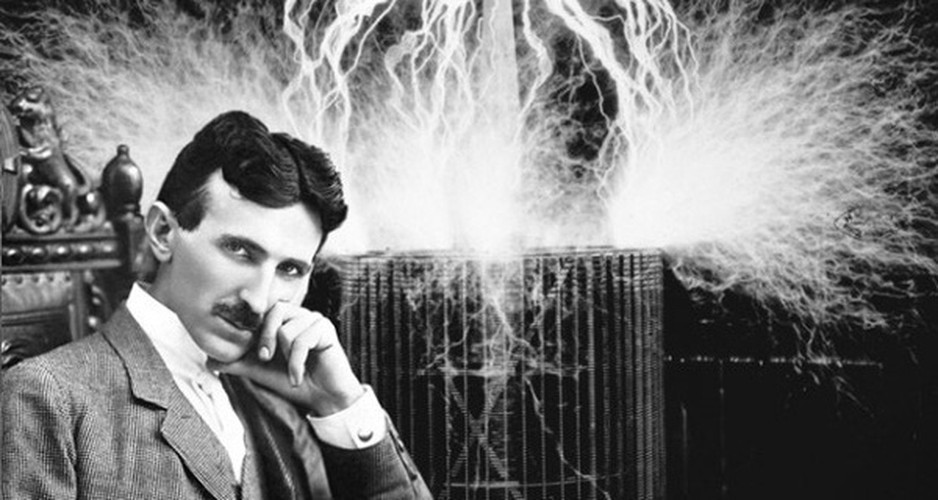 Nikola Tesla (1856 - 1943) là  nhà khoa học thiên tài nổi tiếng thế giới người Mỹ gốc Serbia. Ông lớn lên trong gia đình có bố là cha sứ chính thống người Serbia và mẹ là nhà phát minh các thiết bị gia đình.