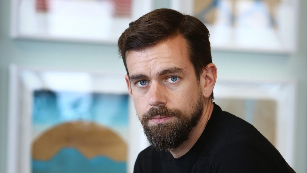 Dòng tweet dưới dạng NFT (Non-Fungible Token) dài 20 ký tự của  CEO Twitter Jack Dorsey mới được bán với số tiền ảo tương đương 2,9 triệu USD. CEO Sina Estavi của công ty Bridge Oracle (Malaysia) là người mua dòng tweet đầu tiên trên thế giới do tỷ phú Dorsey viết.