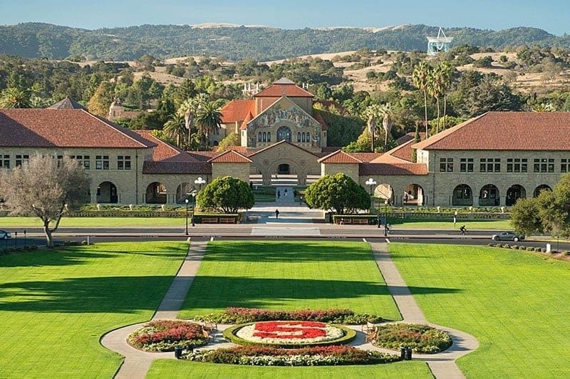  Đại học Stanford danh tiếng nước Mỹ nổi tiếng thế giới là nơi đào tạo ra nhiều nhân tài. Trong số này, nhiều người tốt nghiệp ngôi trường trở thành tên tuổi lớn trong làng công nghệ thế giới như: Marissa Mayer, Larry Page, Sergey Brin, Peter Thiel, Steve Ballmer, Bill Hewlett...