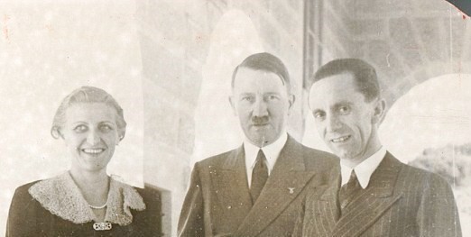 Đời sống tình ái của  trùm phát xít Hitler là chủ đề "nóng" thu hút sự quan tâm của giới chuyên gia cũng như công chúng suốt thời gian qua. Nhiều người không khỏi tò mò nhà độc đài Đức quốc xã có những bóng hồng nào vây quanh.