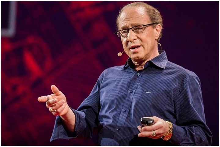 Nhà khoa học máy tính người Mỹ Ray Kurzweil, cựu kỹ sư của Google, đã đưa ra một số  tiên tri về tương lai của nhân loại. Trong số này, đáng chú ý nhất là việc ông dự đoán vào năm 2030, con người sẽ đạt được sự bất tử với sự trợ giúp của "nanobots".