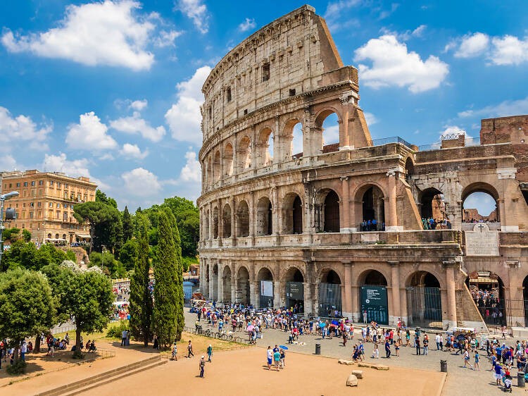 Đền Pantheon, đấu trường La Mã... là những  công trình La Mã đứng sừng sững giữa đất trời suốt hơn 2.000 năm qua. Dù trải qua nhiều giai đoạn thăng trầm của lịch sử và các thảm họa thiên nhiên như động đất, mưa bão... nhưng những công trình này vẫn còn gần như nguyên vẹn.