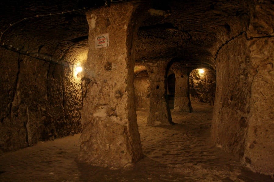 Vào năm 1963,  thành phố ngầm Derinkuyu được phát hiện tại vùng Cappadocia, Thổ Nhĩ Kỳ khi một người đàn ông địa phương cải tạo, sửa chữa ngôi nhà.