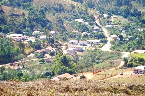  Ngôi làng Noiva do Cordeiro nằm trong thung lũng Belo Vale ở Brazil. Tên gọi của ngôi làng này có nghĩa “thung lũng xinh đẹp”. Không chỉ nổi tiếng là vùng đất thanh bình, có nhiều phong cảnh đẹp, Noiva do Cordeiro còn được xem là Tây Lương Nữ Quốc đời thực.