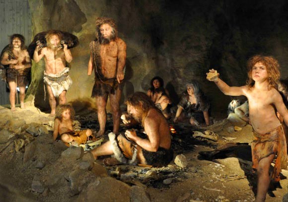 Theo nghiên cứu của các chuyên gia,  người Neanderthal đã mặc quần áo để giúp bảo vệ thân nhiệt khỏi bị tê cóng trong thời tiết mùa Đông lạnh giá. Ảnh: Tyler B. Tretsven.