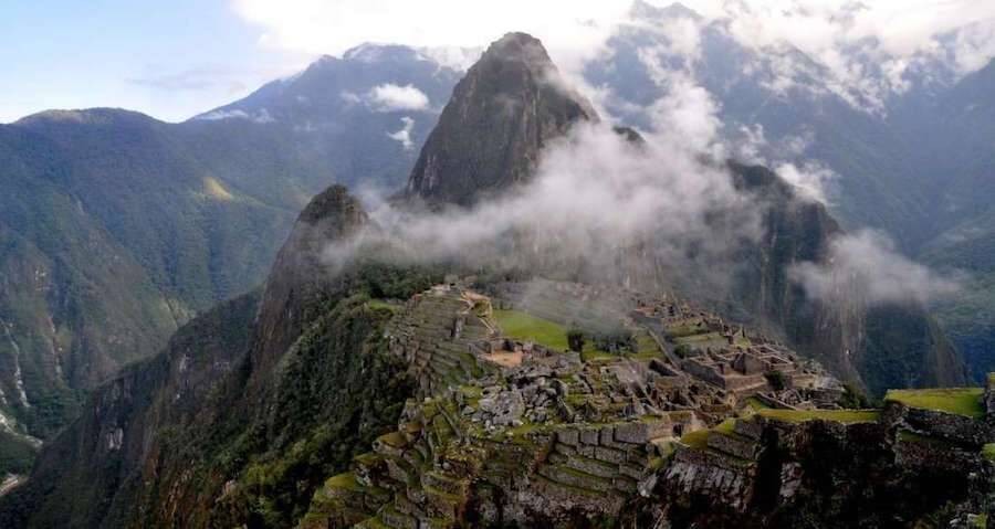  Thành phố cổ Machu Picchu là một trong những công trình kiến trúc tuyệt vời nhất của người Inca còn tồn tại đến ngày nay. Machu Picchu được xây dựng trên đỉnh một rặng núi thuộc dãy Andes ở Peru vào thế kỷ 15. Ảnh: Rualdo Menegat.