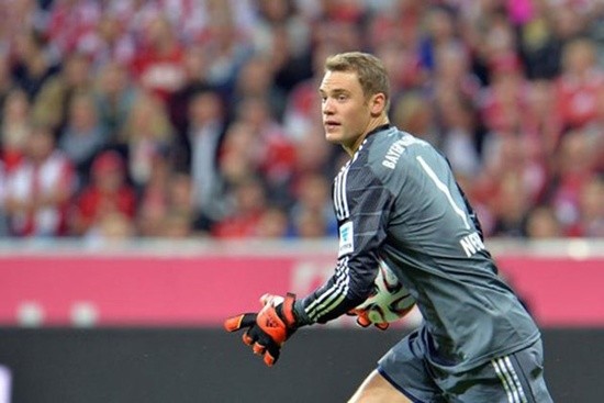 Manuel Neuer (Bayern Munich): Năm 2014 là năm của Neuer, sau một kì World Cup xuất thần với những cỗ xe tăng Đức, Neuer lại tiếp tục bay cùng với Bayern Munich. Và không ai khác ngoài Neuer xứng đáng nhận danh hiệu "người gác đền" xuất sắc nhất theo Caugtoffside (tờ chuyên đánh giá về các cầu thủ).