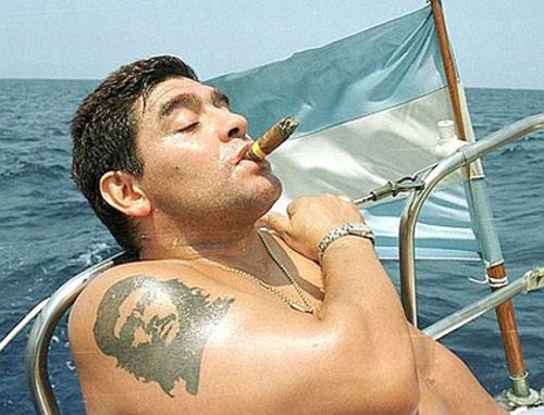  Diego Maradona. Anh là một trong những danh thủ vĩ đại nhất lịch sử World Cup. Thế nhưng “cậu bé vàng” bị phát hiện sử dụng ma túy tại World Cup 1994 diễn ra trên đất Mỹ.