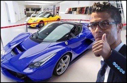 Trong  bộ sưu tập siêu xe của Cristiano Ronaldo, đáng nói nhất là Ferrari LaFerrari giá 3 triệu USD. Siêu xe này đúng là một con quái vật với công suất lên tới 789 mã lực và đạt mức tối đa 949 mã lực.