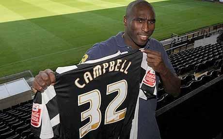 Sol Campbell – Notts County (1 trận): Khi thông tin Sol Campbell khoác áo Notts County được loan báo, mọi con mắt đều đổ dồn về cựu Pháo thủ và đội bóng tí hon ở nước Anh. Mặc dù phải xuống chơi tại League Two nhưng Campbell vẫn tự tin tuyên bố: “Đây là một CLB tuyệt vời và tôi muốn trở thành một phần của nó”.