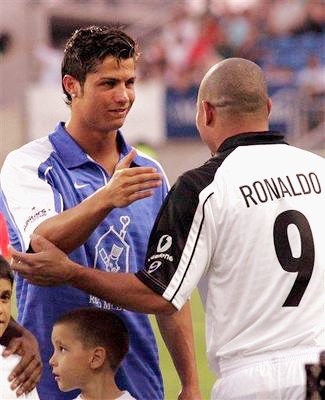 Với Cris Ronaldo, người mà anh thần tượng nhất là Ronaldo của Brazil. Khi còn bé, Rô "điệu" đã thần tượng Rô "béo", từ những đường đi bóng ma thuật đến những pha tăng tốc ghi bàn. Nếu để ý kĩ Cris Ronaldo thi đấu sẽ thấy phảng phất đâu đó hình ảnh Ronaldo của Brazil.