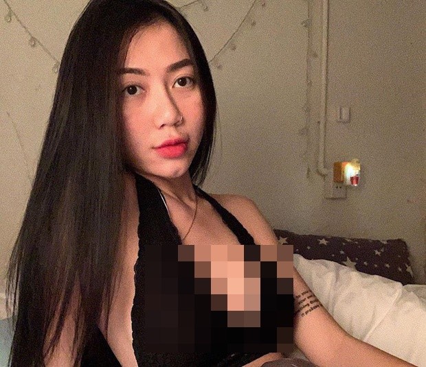 Cococheoli (tên thật: Phương Anh) là  hot girl Sài Gòn được chú ý nhờ vẻ ngoài nóng bỏng nhưng đi kèm không ít thị phi. Mới đây, cô nàng này vừa "dính phốt" vụ shop không trả tiền cọc cho khách.