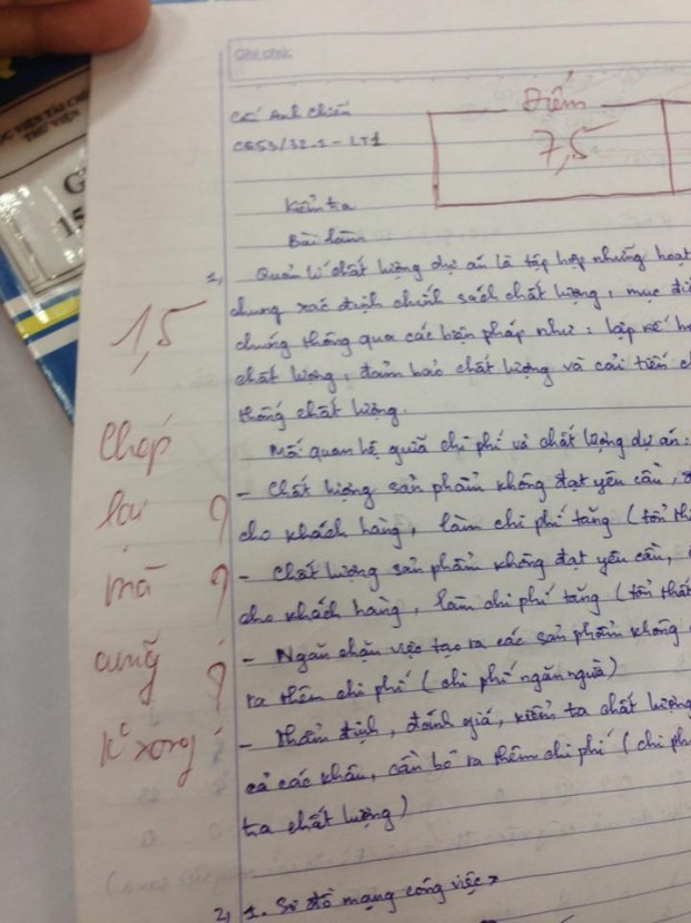 Gần đây, trên các diễn đàn và mạng xã hội liên tục lan truyền những  lời phê bá đạo của giáo viên khiến người xem ôm bụng cười và nhớ lại thời còn cắp sách tới trường..