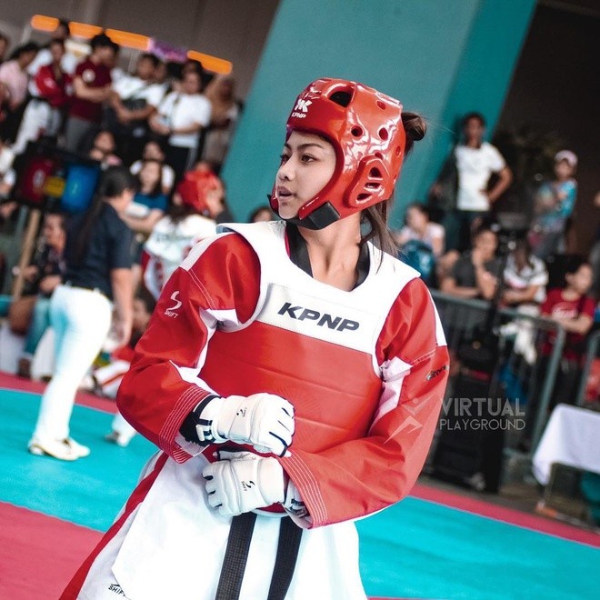 Pauline Louise Lopez (sinh năm 1996) là một trong những gương mặt đại diện của Philippines tham dự  SEA Games 30 môn Taekwondo.