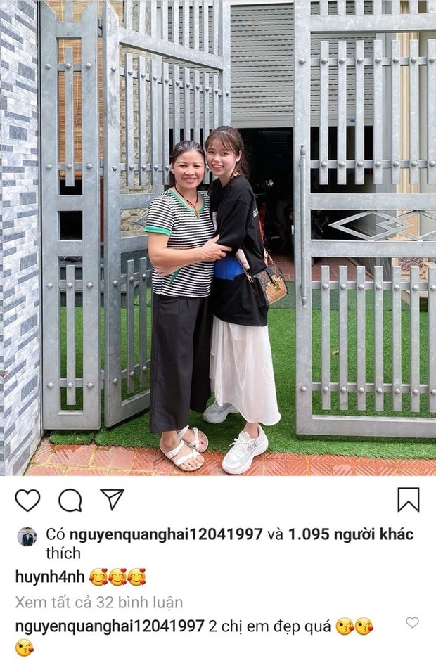 Mới đây, trên trang Instagram cá nhân, Huỳnh Anh bất ngờ đăng tải hình ảnh ôm ấp thân mật với mẹ  Quang Hải. Vậy là mới công khai hẹn hò chưa được bao lâu, tiền vệ sinh năm 1997 đã đưa bạn gái về ra mắt gia đình.