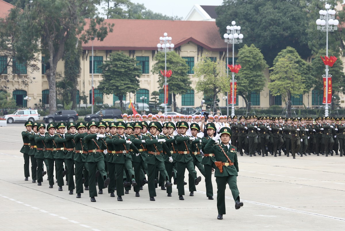 Sáng 6/1, trên Quảng trường Ba Đình, Bộ Tư lệnh Cảnh vệ (Bộ Công an) tổ chức khai mạc  Hội thao truyền thống lực lượng Cảnh vệ Công an nhân dân lần thứ 34.