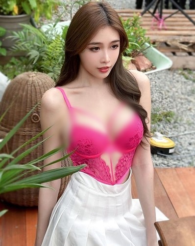 Fedora là một trong những  hot girl gợi cảm rất nổi tiếng ở Malaysia. Cô nàng gây chú ý nhờ gu thời trang hở hang, táo bạo. (Nguồn ảnh: IG)