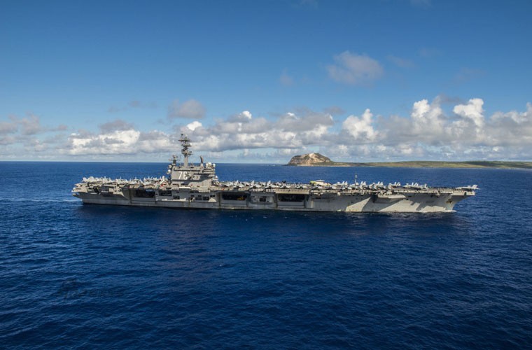  Tàu sân bay USS Ronald Reagan (CVN-76) của Hải quân Mỹ đã cập cảng căn cứ Yokosuka, Nhật Bản vào ngày hôm qua (1/10) bắt đầu thực hiện sứ mệnh "tái cân bằng châu Á - Thái Bình Dương" trong vài năm tới.