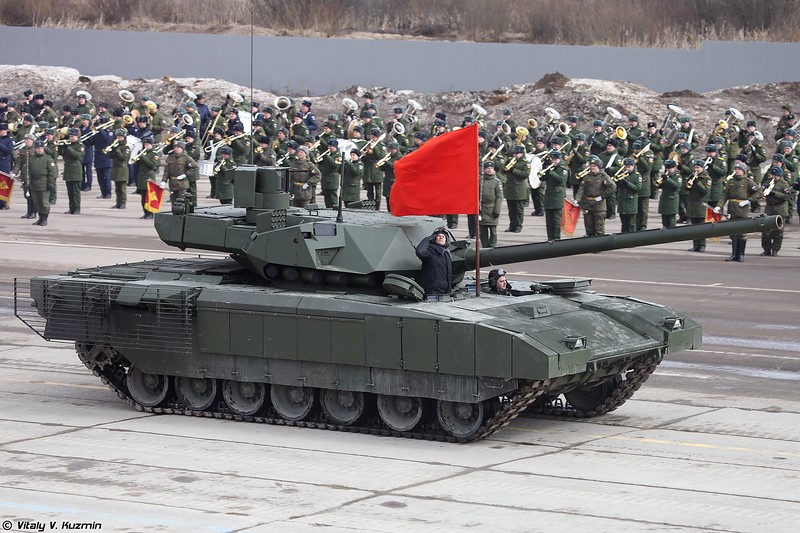  Xe tăng T-14 Armata là một trong những phương tiện sử dụng nền tảng khung gầm đa năng Armata đang được Tổng công ty Uralvagonzavod phát triển cho Quân đội Nga. Chúng được dự định là sẽ thay thế các thế hệ xe tăng cũ như T-72, T-80 và T-90 trong tương lai hàng chục năm nữa. Nguồn ảnh: Vitaly Kuzmin