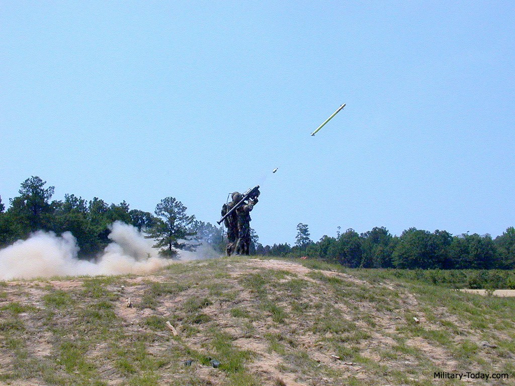 Theo Army Recognition, Công ty Raytheon của Mỹ gần đây đã tiến hành bắn thử nghiệm phiên bản mới  tên lửa vác vai Stinger được trang bị ngòi nổ cận tiếp xúc kiểu mới cho phép đánh chặn các mục tiêu cỡ nhỏ trên không như các loại UAV do thám. Nguồn ảnh: Military-Today