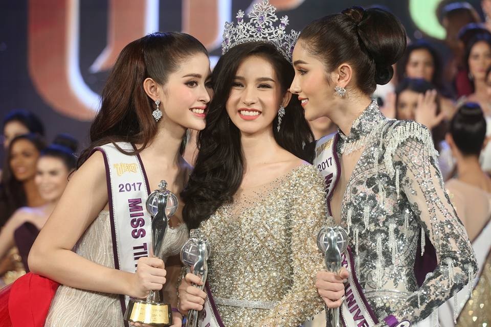 Trong đêm chung kết Miss Tiffany’s Universe 2017 ( Hoa hậu chuyển giới Thái Lan 2017) tổ chức tại Pattaya tối qua (25/8), Yoshi Rinrada Thurapan (20 tuổi) đã xuất sắc vượt qua các đối thủ để đăng quang ngôi vị cao nhất của cuộc thi. Ảnh: Miss Tiffany's Universe.