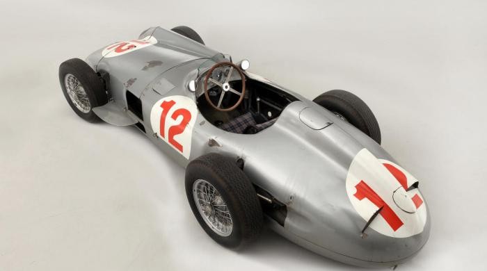 Chiếc 1954 Mercedes W196R Formula 1 được bán với giá kỷ lục 29,6 triệu USD trong phiên đấu giá tại Goodwood vào đầu năm nay.