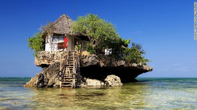 1. Nhà hàng The Rock nằm trên một tảng đá ngoài khơi bờ biển phía đông nam của Zanzibar, Tanzania thực sự là một trong  những nhà hàng kỳ quặc nhất thế giới. The Rock là một nhà hàng nổi tiếng với những thực phẩm tươi sống. Nhà hàng với kiến trúc độc đáo này có thể phục vụ lên đến 12 bàn ăn cùng một thời điểm.