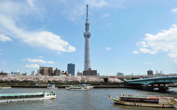 Tokyo Sky Tree (Nhật Bản) hiện là tháp truyền hình cao nhất thế giới. Bên trong tháp gồm tổ hợp nhà hàng, khu thương mại và đài quan sát. Đây là ngọn tháp truyền hình cao nhất thế giới được kỷ lục Guiness công nhận vào ngày 17/11/2011 với chiều cao 634 m.