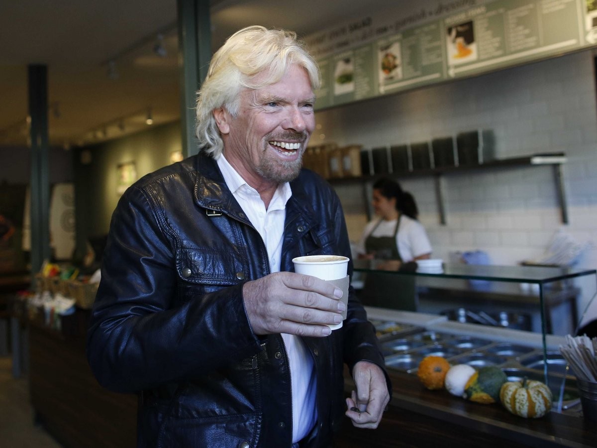 Tỷ phú Anh Richard Branson ăn bữa sáng gồm các món có nhiều chất xơ: Mỗi buổi sáng, Branson thường ăn một món salad trái cây và điểm tâm nhẹ, hay món điểm tâm có tên granola phổ biến ở Đức và Thụy Sĩ. Đôi khi, tỷ phú này ăn sáng bằng một loại cá có dầu tên Kippers.