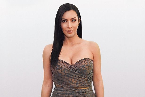 Tờ Mirror (Anh) mới đây thống kê số tiền khổng lồ mà  người đẹp siêu vòng 3 Kim Kardashian đã thu về từ việc tận dụng các hình ảnh bộ phận trên cơ thể để đóng quảng cáo.