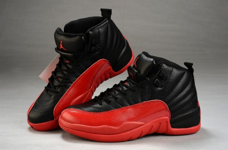 Flu Game Air Jordans – 104.000 USD: Flu Game Air Jordans đã trở thành một trong những đôi giày mang nhiều dấu ấn nhất của Michael Jordan. Đôi giày hàng hiệu đắt đỏ này được Jordan đeo để chơi trong trận bóng rổ của NBA 1997 này đã bán với giá lịch sử 107.765 USD.