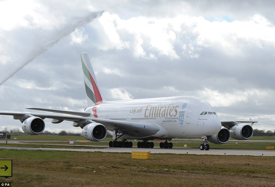 Là một trong những chiếc máy bay chở khách lớn nhất thế giới, chiếc Airbus A380 hứa hẹn đem lại sự thoải mái, tiện nghi cho hành khách hãng Emirates.