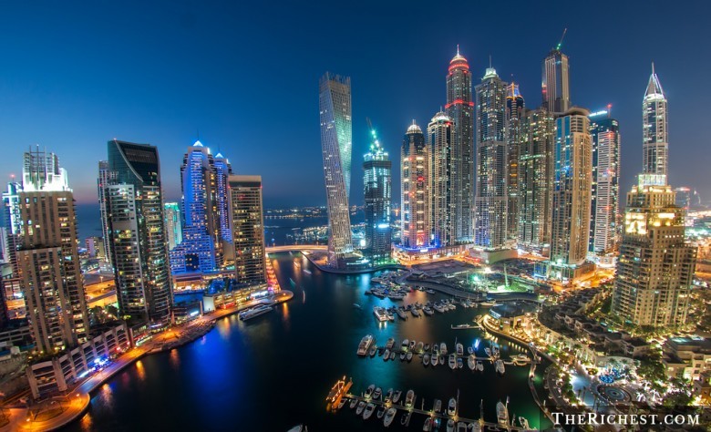 Nhà ở miễn phí tại Dubai: Các  tiếp viên hàng không hãng Emirates cư trú miễn phí tại một trong 60 tòa nhà của công ty ở ở Dubai. Các căn hộ của họ đều được trang bị đầy đủ tiện nghi.