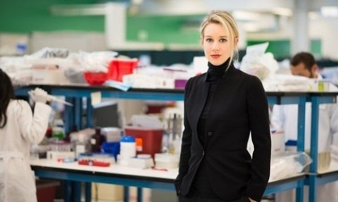 Mới năm ngoái, Elizabeth Holmes - nhà sáng lập Theranos còn là nữ tỷ phú tự thân giàu nhất nước Mỹ với 4,5 tỷ USD. Nhưng hôm qua, tạp chí Forbes thông báo đã hạ tài sản ước tính của  nữ tỷ phú xinh đẹp xuống 0. Họ cũng loại Holmes ra khỏi danh sách người giàu.