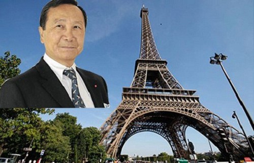 Muốn mua cả tháp Eiffel: Năm 2014, dư luận được dịp xôn xao vì thông tin triệu phú gốc Việt mua tháp Eiffel. Thông tin được lan truyền từ tờ báo Le Monde của Pháp. Theo Le Monde, triệu phú gốc Việt Chuc Hoang muốn mua lại Société de la Tour Eiffel (Công ty Tháp Eiffel). Công ty này đúng là do kỹ sư Gustave Eiffel thành lập năm 1889 để quản lý tháp Eiffel. Ảnh: Internet.