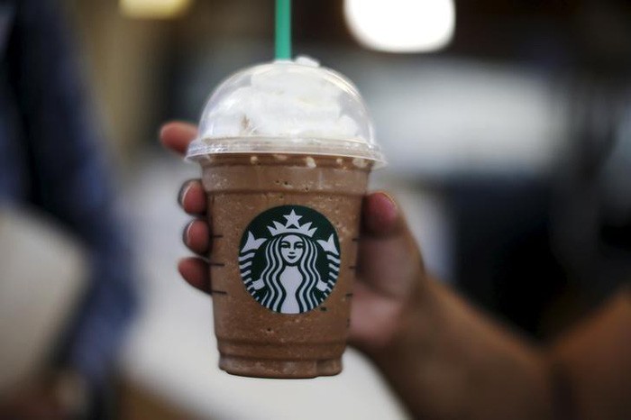 Reuters mới đây đưa tin, một thẩm phán tại Los Angeles (Mỹ) vừa ra phán quyết buộc công ty  Starbucks và các hãng bán cà phê khác phải gắn nhãn cảnh báo nguy cơ gây ung thư lên các sản phẩm cà phê bán tại California.