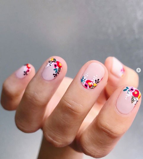  Mẫu nail trăm hoa đua nở tuyệt đẹp mang lại vẻ nữ tính và nổi bật cho các nàng.