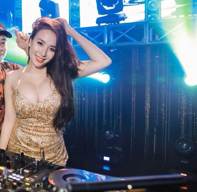 Thảo Bebe là một DJ có tiếng ở Hà thành, kiêm diễn viên múa và người mẫu không chuyên. Ngoài khả năng chơi nhạc ấn tượng, Thảo Bebe còn sở hữu ngoại hình bắt mắt, với 3 vòng số đo: 96-60-90 (cm).