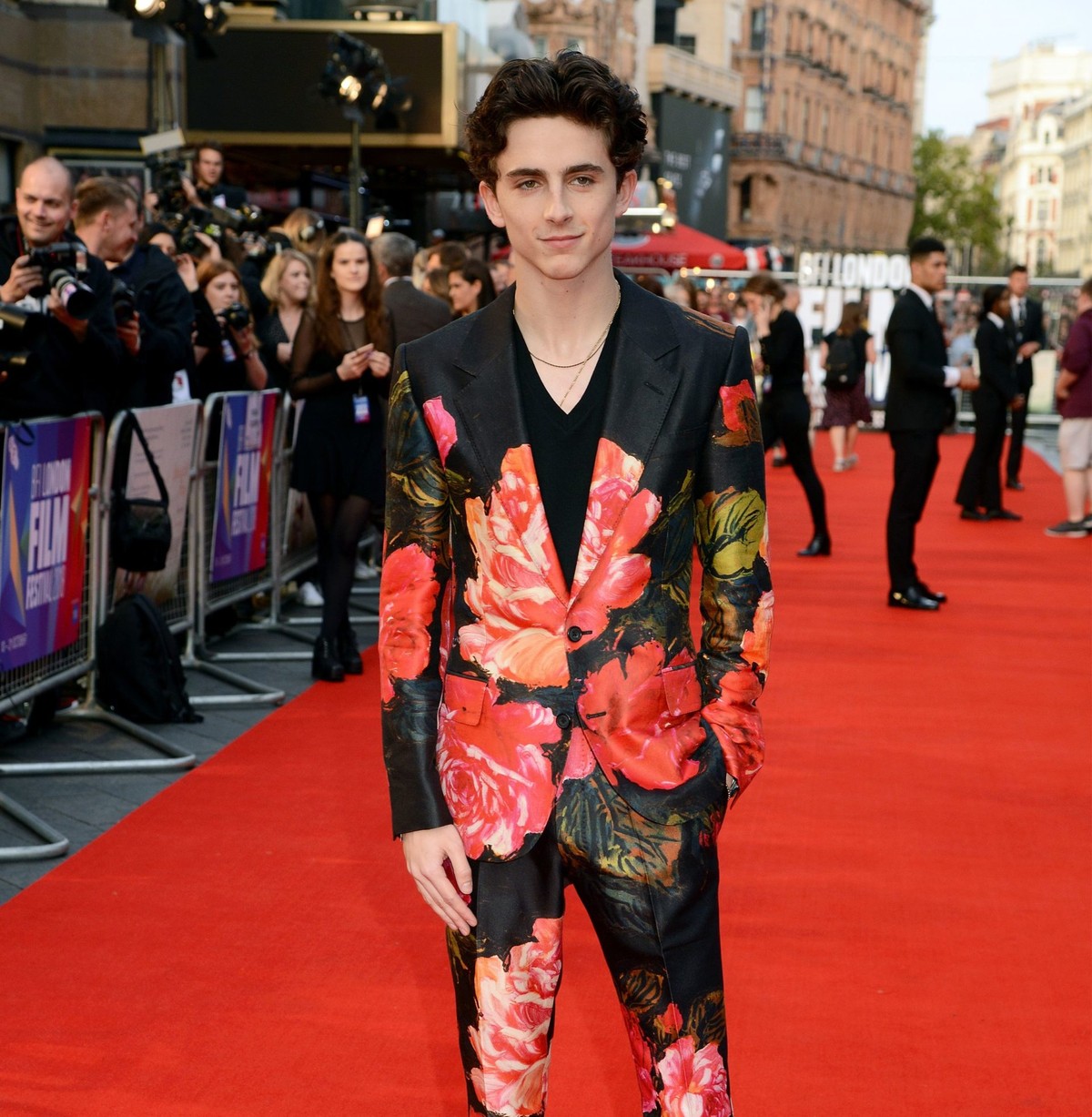 Timothée Chalamet (24 tuổi, Mỹ) được vinh danh là  chàng trai mặc đẹp nhất năm 2019 do tạp chí GQ bình chọn.