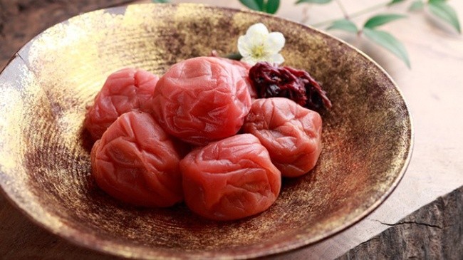 Umeboshi là món mận muối rất phổ thông trong ẩm thực Nhật Bản, được làm bằng cách đem quả mận chín ngâm muối lâu ngày rồi phơi héo.