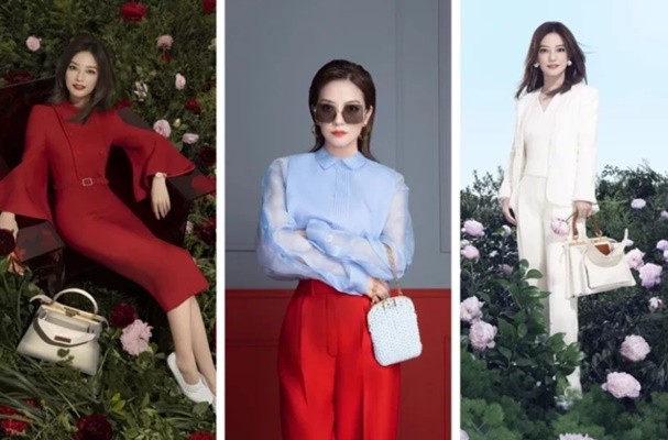 Mới đây, Triệu Vy vừa thực biện  bộ ảnh thời trang xuân hè 2021 cho nhà mốt Fendi. Cô xuất hiện với những trang phục thanh lịch, sang chảnh giữa khung cảnh đầy hoa lãng mạn.