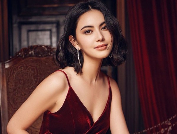 Davika Hoorne hiện được xem là sao nữ nổi tiếng nhất nhì Thái Lan nhờ ngoại hình nổi bật và  nhan sắc vạn người mê.