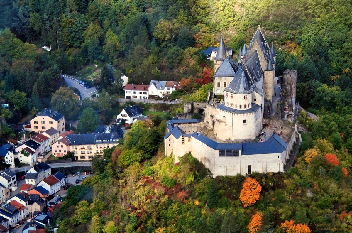 Luxembourg, một quốc gia ở Tây Âu được biết đến với mức thu nhập cao và tỷ lệ thất nghiệp thấp, là  quốc gia giàu nhất thế giới năm 2022.