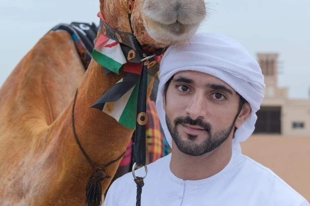  Thái tử Dubai Sheikh Hamdan bin Mohammed (tên thân mật là Fazza, sinh năm 1982) là con trai thứ hai của Vua Sheikh Mohammed bin Rashid Al Maktoum, Phó tổng thống kiêm Thủ tướng của Các tiểu vương quốc Ả Rập thống nhất (UAE), và người vợ đầu tiên.