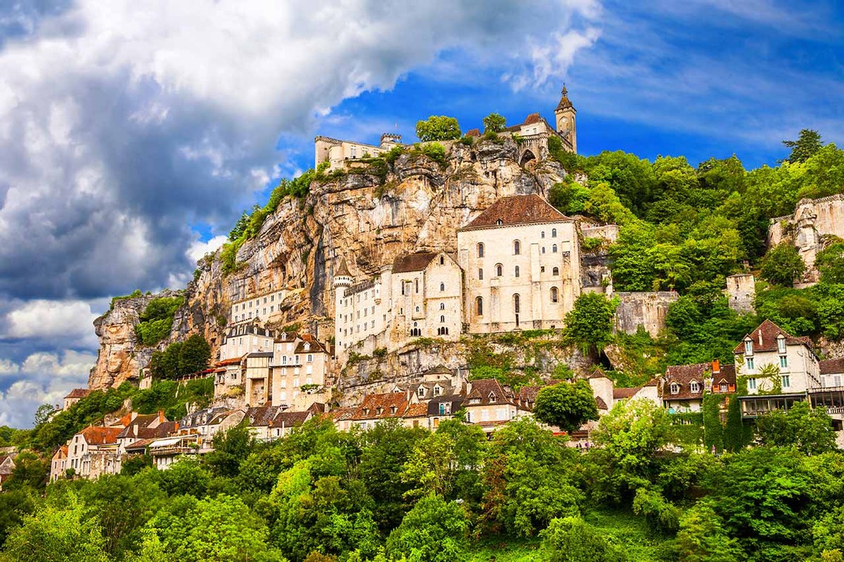 Rocamadour là một  ngôi làng cổ thuộc tỉnh Lot, vùng Midi-Pyrénées, phía Tây Nam nước Pháp.