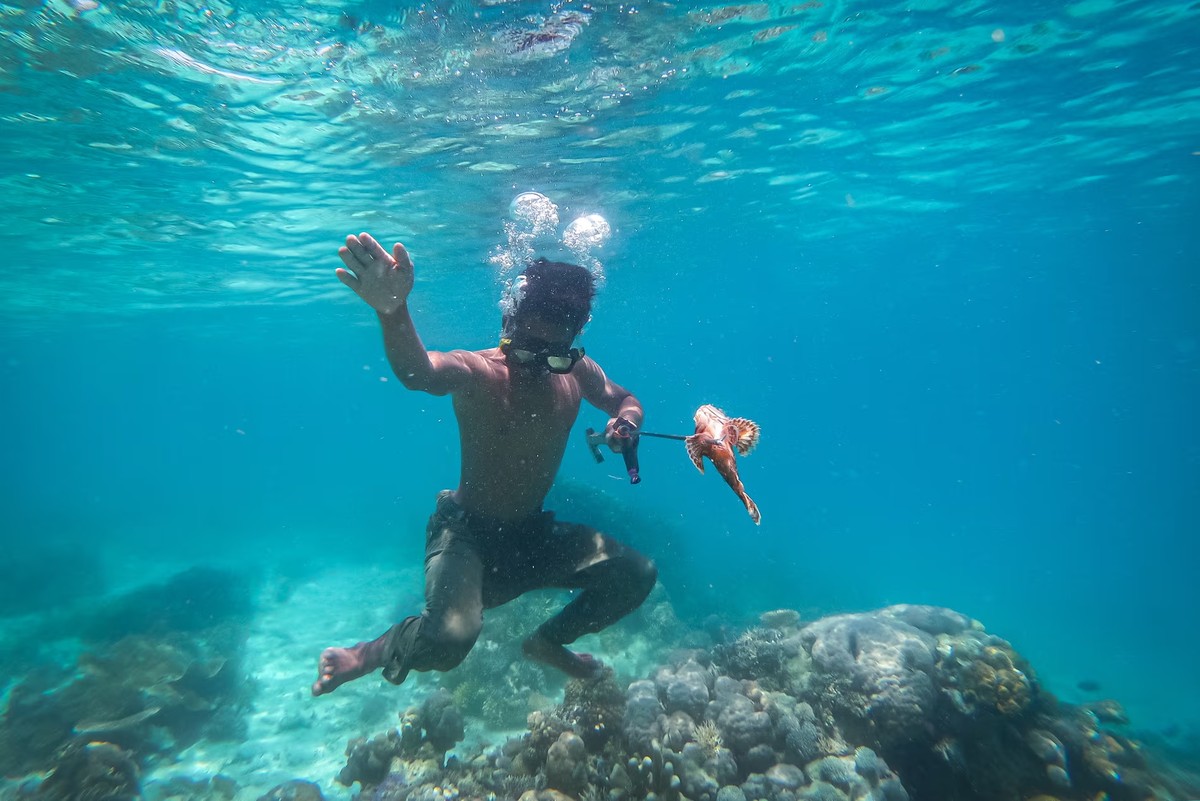 Trên vùng biển ở Philippines, Malaysia và Indonesia có một  bộ tộc kỳ lạ tên là Bajau sinh sống. Ảnh: National Geographic.