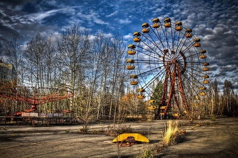 Pripyat, một thành phố gần 50.000 dân, đã hoàn toàn bị bỏ rơi sau khi thảm họa hạt nhân Chernobyl gần đó vào năm 1986. Thiên nhiên hoàn toàn cai trị  địa danh bị lãng quên này khiến nó giống như một bộ phim về ngày tận thế.