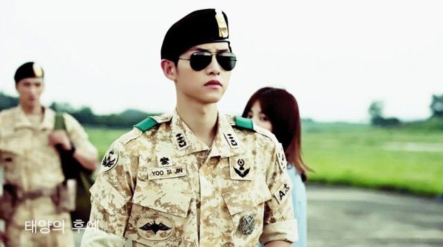 Song Joong Ki trong hình tượng "soái ca" quân nhân Shi Jin của "Hậu duệ mặt trời".