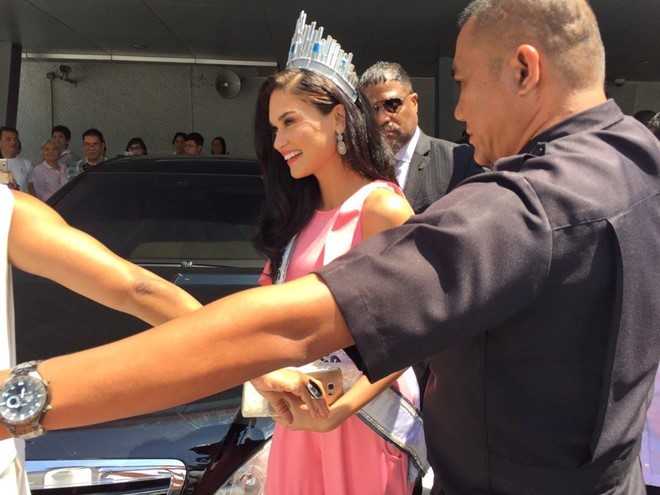 Hôm 18/7,  Hoa hậu Hoàn vũ 2015 Pia Alonzo Wurtzbach có mặt tại thủ đô Manila để gặp tân Tổng thống Philipines - ông Rodgrio Duterts. Dành phần lớn thời gian sau khi đăng quang ở New York nên sự xuất hiện của tân hoa hậu được báo chí trong nước đặc biệt quan tâm.