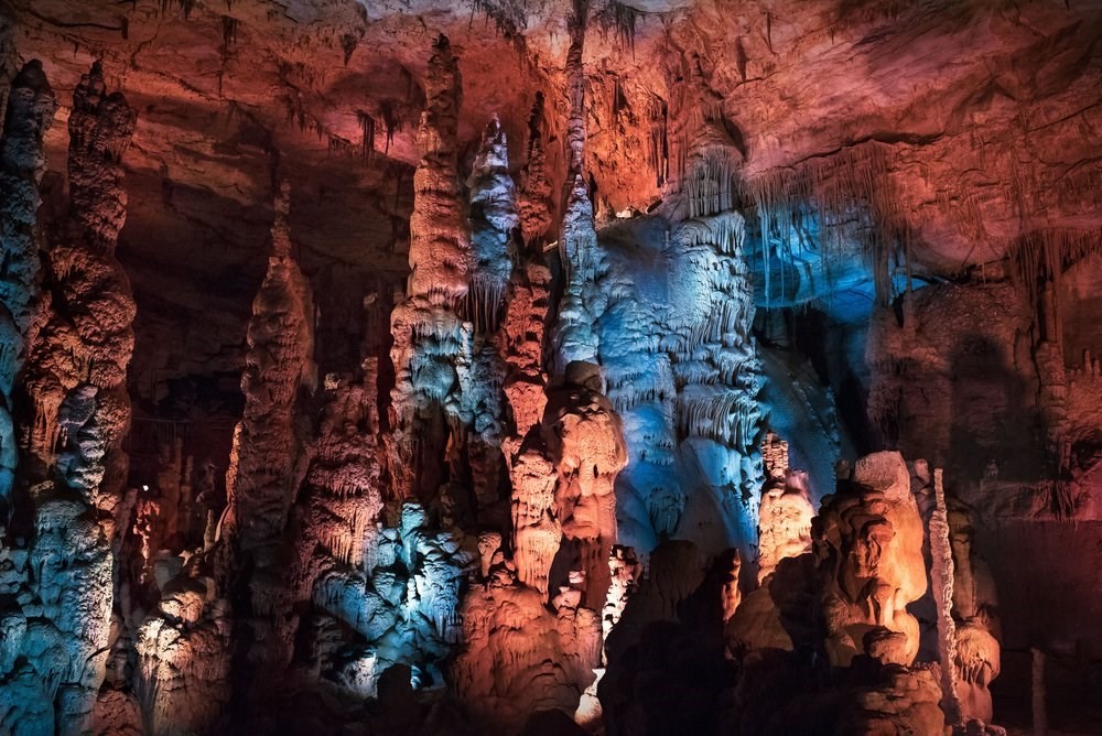 Hang Cathedral (Alabama) sở hữu những tuyệt tác măng đá lớn nhất thế giới. (Nguồn: businessinsider)